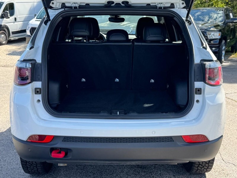 Jeep Compass Vehicle Full-screen Gallery Image 05