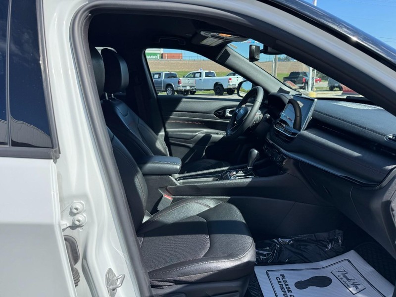 Jeep Compass Vehicle Full-screen Gallery Image 15