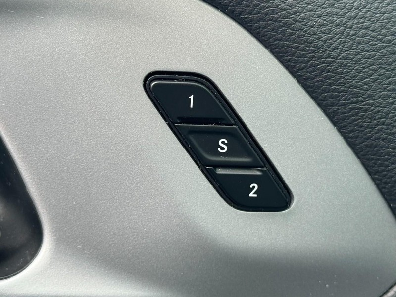 Chrysler Pacifica Vehicle Full-screen Gallery Image 17