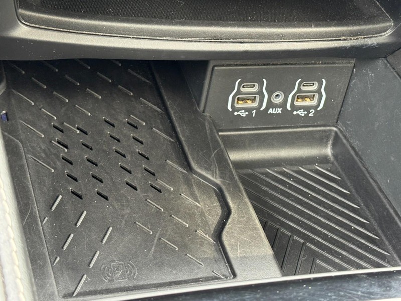 Chrysler Pacifica Vehicle Full-screen Gallery Image 22