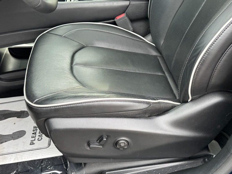 Chrysler Pacifica Vehicle Full-screen Gallery Image 27