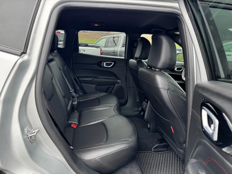Jeep Compass Vehicle Full-screen Gallery Image 10