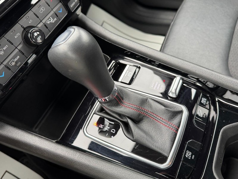 Jeep Compass Vehicle Full-screen Gallery Image 19
