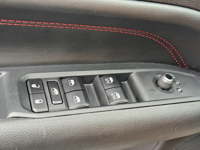 Jeep Compass Vehicle Full-screen Gallery Image 21