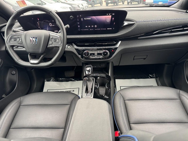 Buick Envista Vehicle Full-screen Gallery Image 11