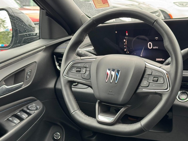 Buick Envista Vehicle Full-screen Gallery Image 12