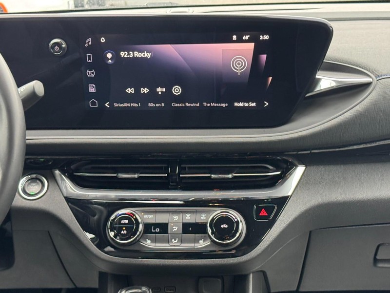 Buick Envista Vehicle Full-screen Gallery Image 13