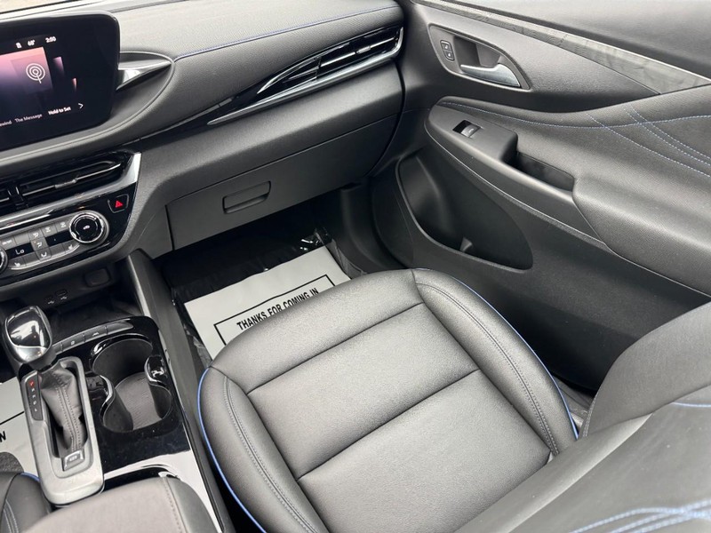 Buick Envista Vehicle Full-screen Gallery Image 15