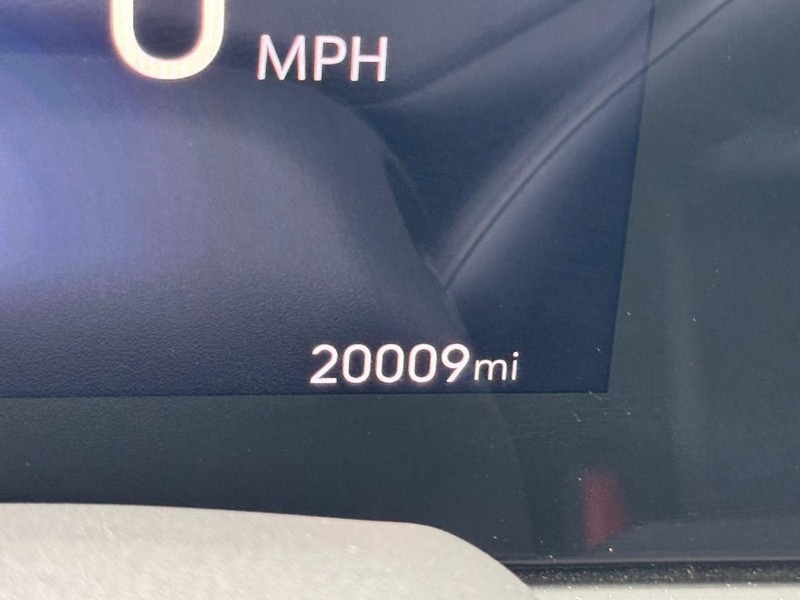 Buick Envista Vehicle Full-screen Gallery Image 18