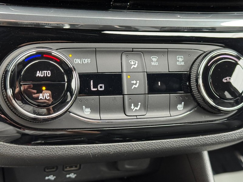 Buick Envista Vehicle Full-screen Gallery Image 19