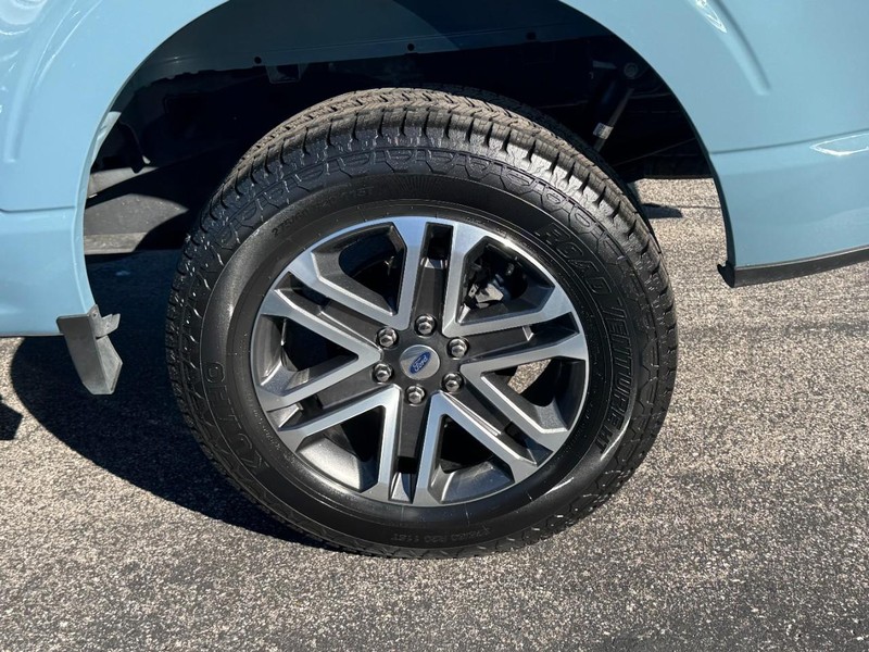 Ford F-150 Vehicle Full-screen Gallery Image 07