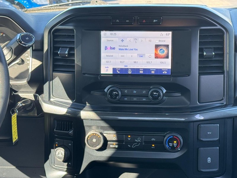 Ford F-150 Vehicle Full-screen Gallery Image 13