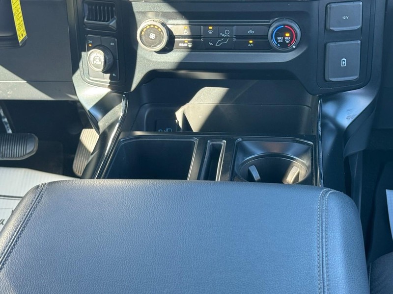 Ford F-150 Vehicle Full-screen Gallery Image 14
