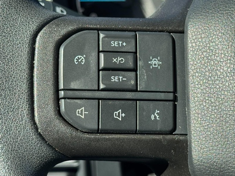 Ford F-150 Vehicle Full-screen Gallery Image 16