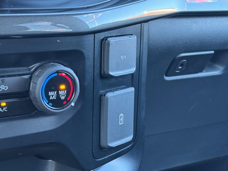 Ford F-150 Vehicle Full-screen Gallery Image 18