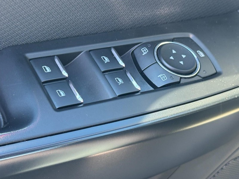 Ford F-150 Vehicle Full-screen Gallery Image 21