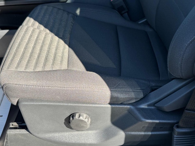 Ford F-150 Vehicle Full-screen Gallery Image 22