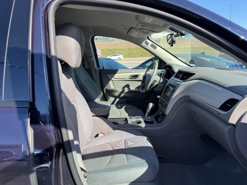 Chevrolet Traverse Vehicle Full-screen Gallery Image 16