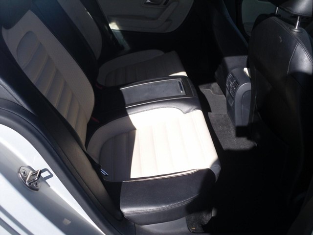 Volkswagen CC Vehicle Full-screen Gallery Image 04