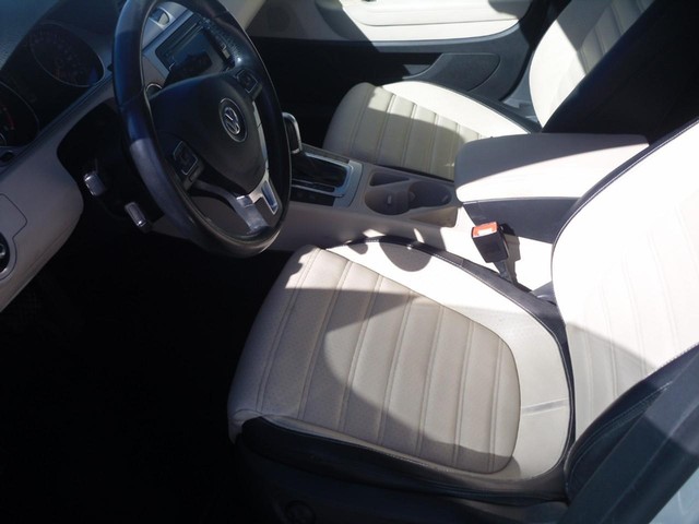 Volkswagen CC Vehicle Full-screen Gallery Image 06