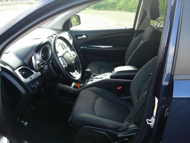 Dodge Journey Vehicle Full-screen Gallery Image 03