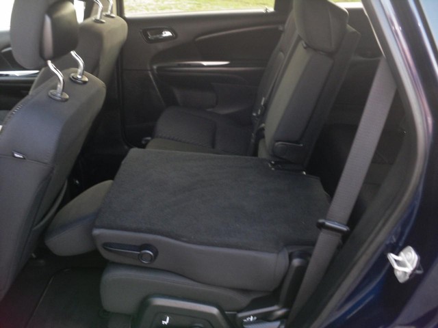 Dodge Journey Vehicle Full-screen Gallery Image 04