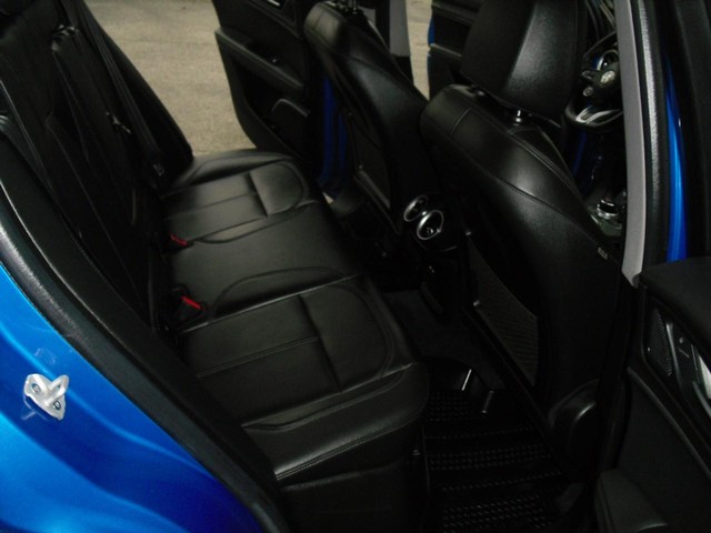 Alfa Romeo Stelvio Vehicle Full-screen Gallery Image 06
