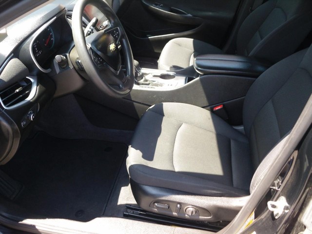 Chevrolet Malibu Vehicle Full-screen Gallery Image 04