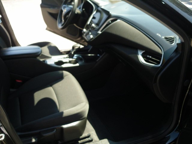 Chevrolet Malibu Vehicle Full-screen Gallery Image 07