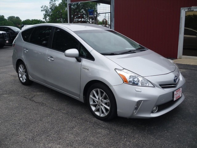 Toyota Prius V Vehicle Full-screen Gallery Image 02