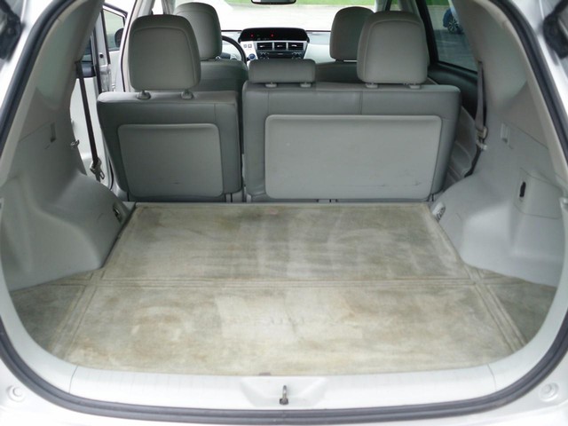 Toyota Prius V Vehicle Full-screen Gallery Image 08