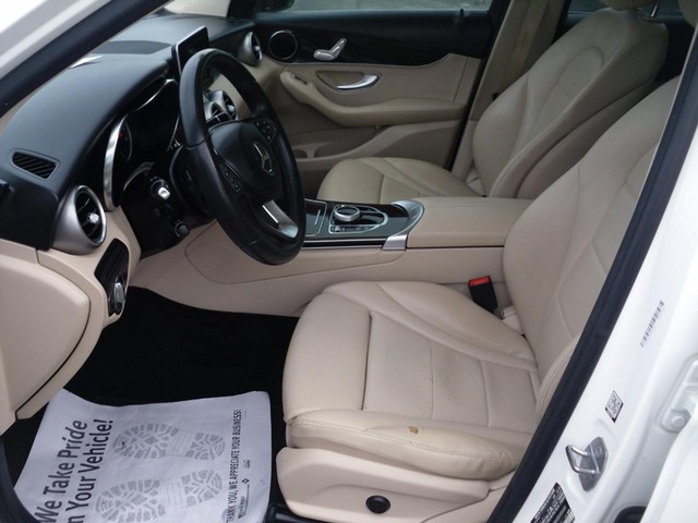 Mercedes-Benz GLC Vehicle Full-screen Gallery Image 04