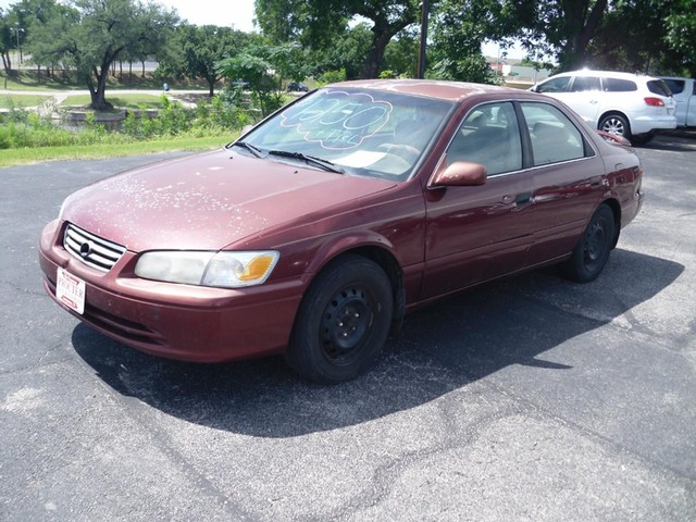 2000 Toyota Camry LE at Procter Motor Company Inc. in Lampasas TX