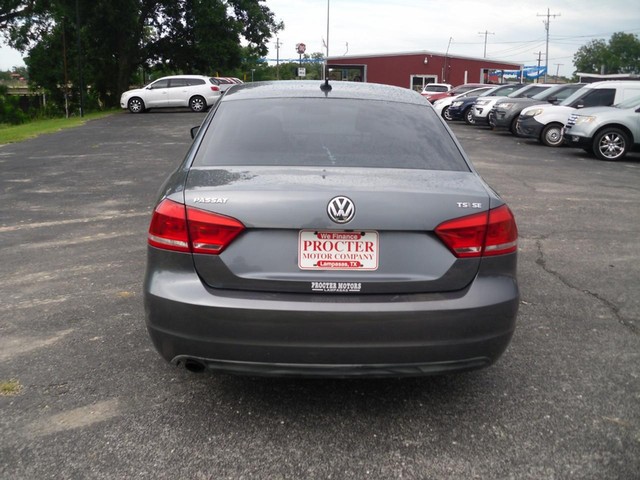 Volkswagen Passat Vehicle Full-screen Gallery Image 03