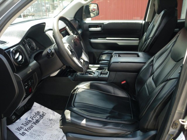 Toyota Tundra 4WD Truck Vehicle Full-screen Gallery Image 04