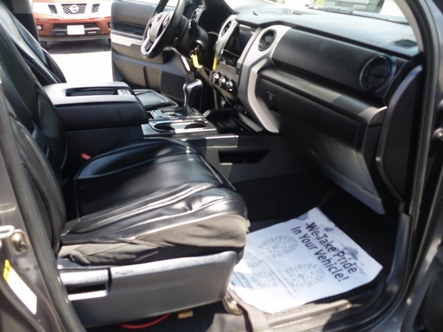 Toyota Tundra 4WD Truck Vehicle Full-screen Gallery Image 07