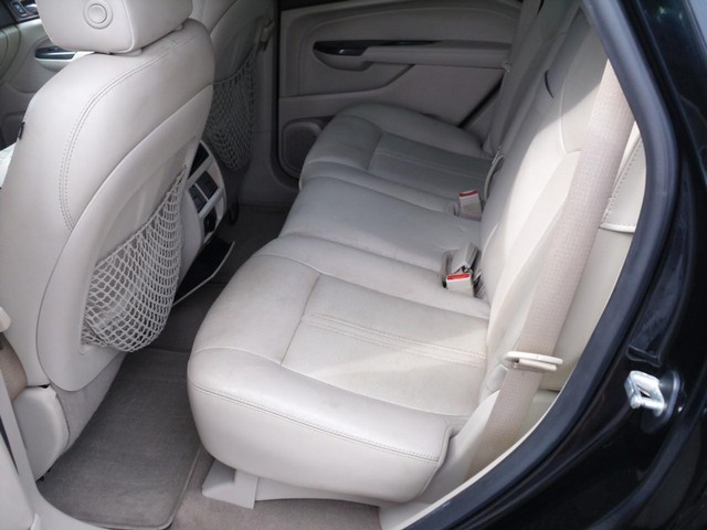 Cadillac SRX Vehicle Full-screen Gallery Image 05