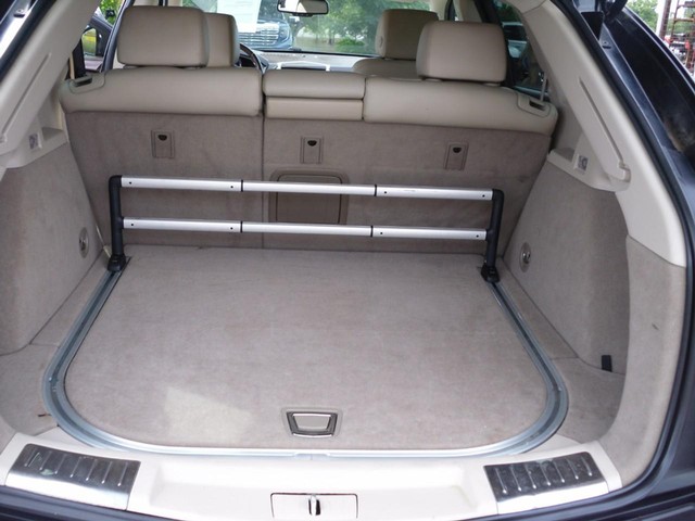 Cadillac SRX Vehicle Full-screen Gallery Image 08