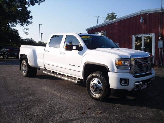 GMC Sierra 3500HD available WiFi Vehicle Full-screen Gallery Image 02