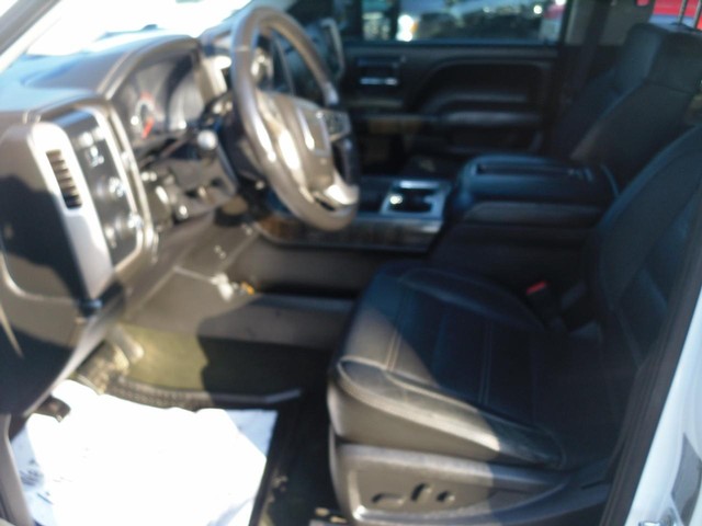 GMC Sierra 3500HD available WiFi Vehicle Full-screen Gallery Image 04