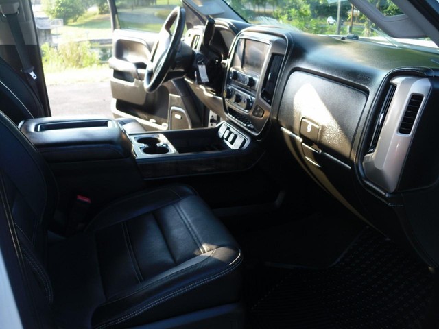 GMC Sierra 3500HD available WiFi Vehicle Full-screen Gallery Image 06