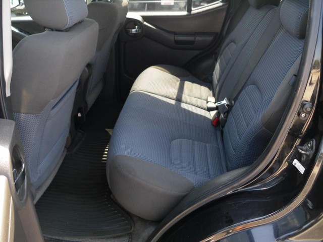 Nissan Xterra Vehicle Full-screen Gallery Image 05