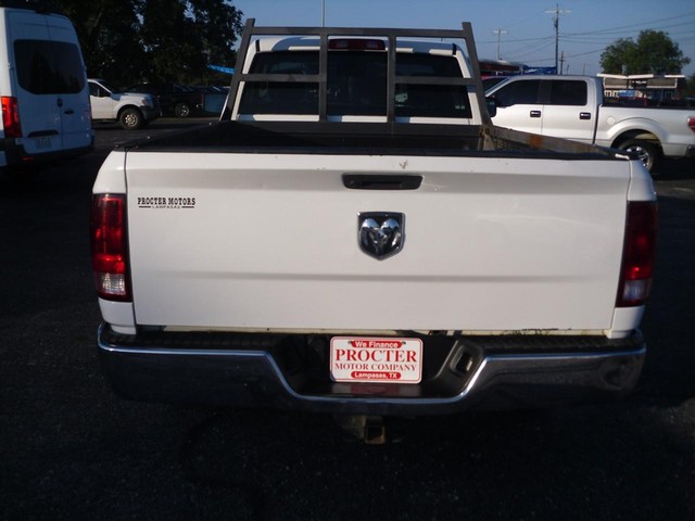 Ram 1500 Classic Vehicle Full-screen Gallery Image 03