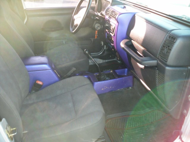 Jeep Wrangler Vehicle Full-screen Gallery Image 05