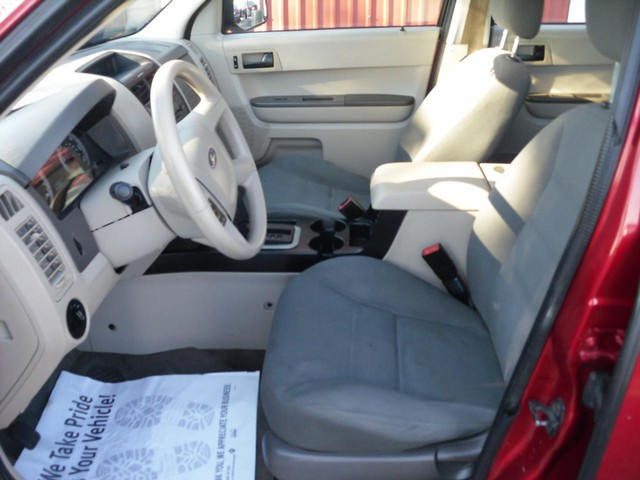 Ford Escape Vehicle Full-screen Gallery Image 04