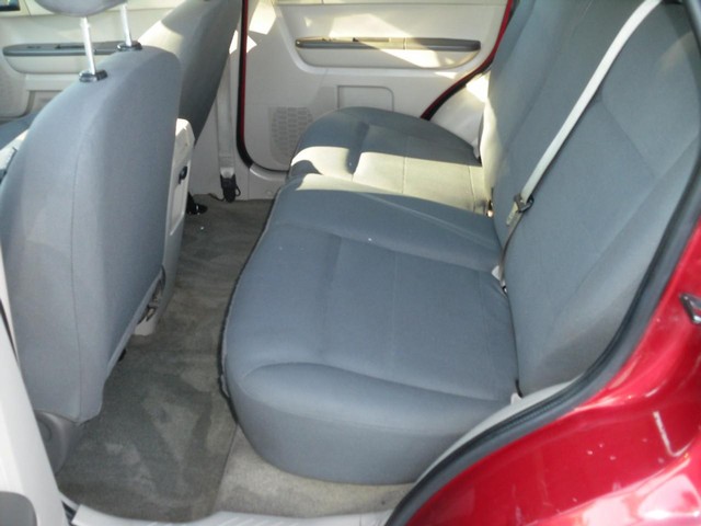 Ford Escape Vehicle Full-screen Gallery Image 05