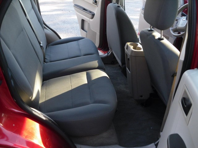 Ford Escape Vehicle Full-screen Gallery Image 06