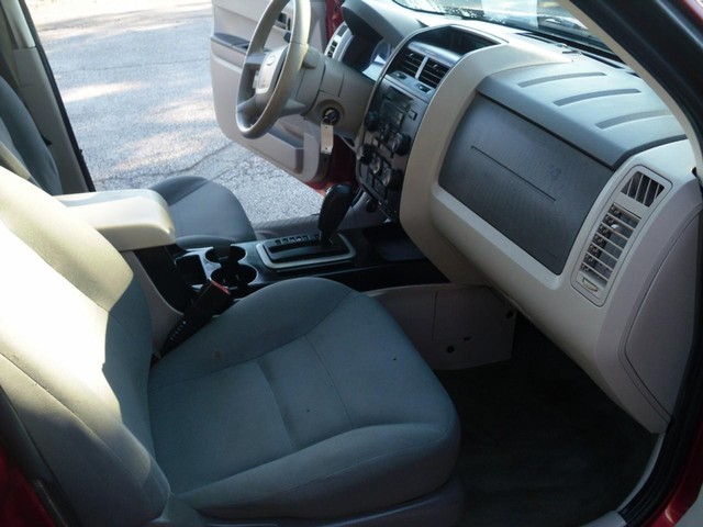 Ford Escape Vehicle Full-screen Gallery Image 07