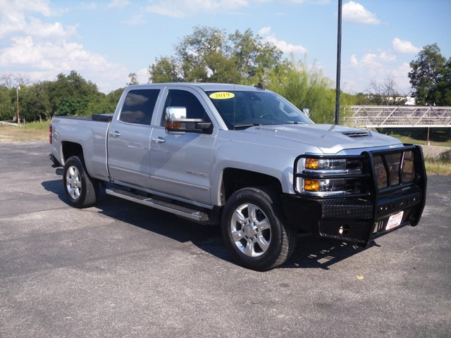 Chevrolet Silverado 2500HD Vehicle Full-screen Gallery Image 02