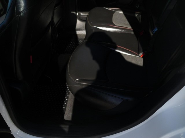 Jeep Compass Vehicle Full-screen Gallery Image 05